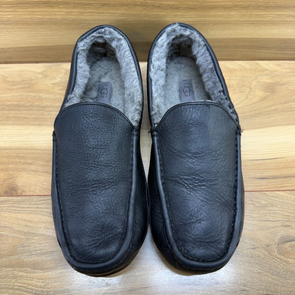 UGG Ascot Mens Slipper 10 Black Leather Moc Toe Shearling Sherpa Fur Lined Cozy